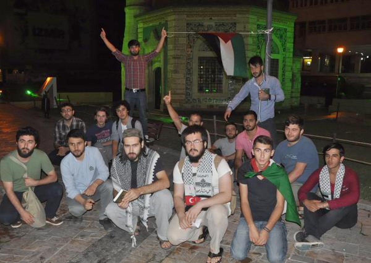 İzmir\'de Gazze\'ye Kara Harekatı Poretesto Edilldi