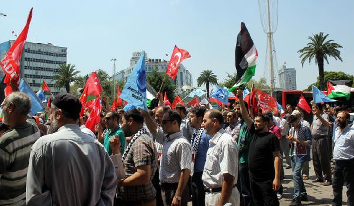 İzmir\'de İsrail Protestosu