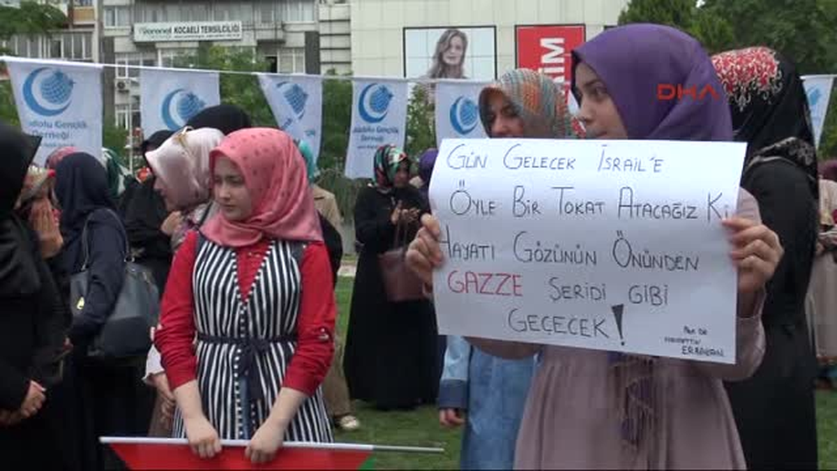 İzmit\'te Cuma Namazı Çıkışı İsrail Protestosu