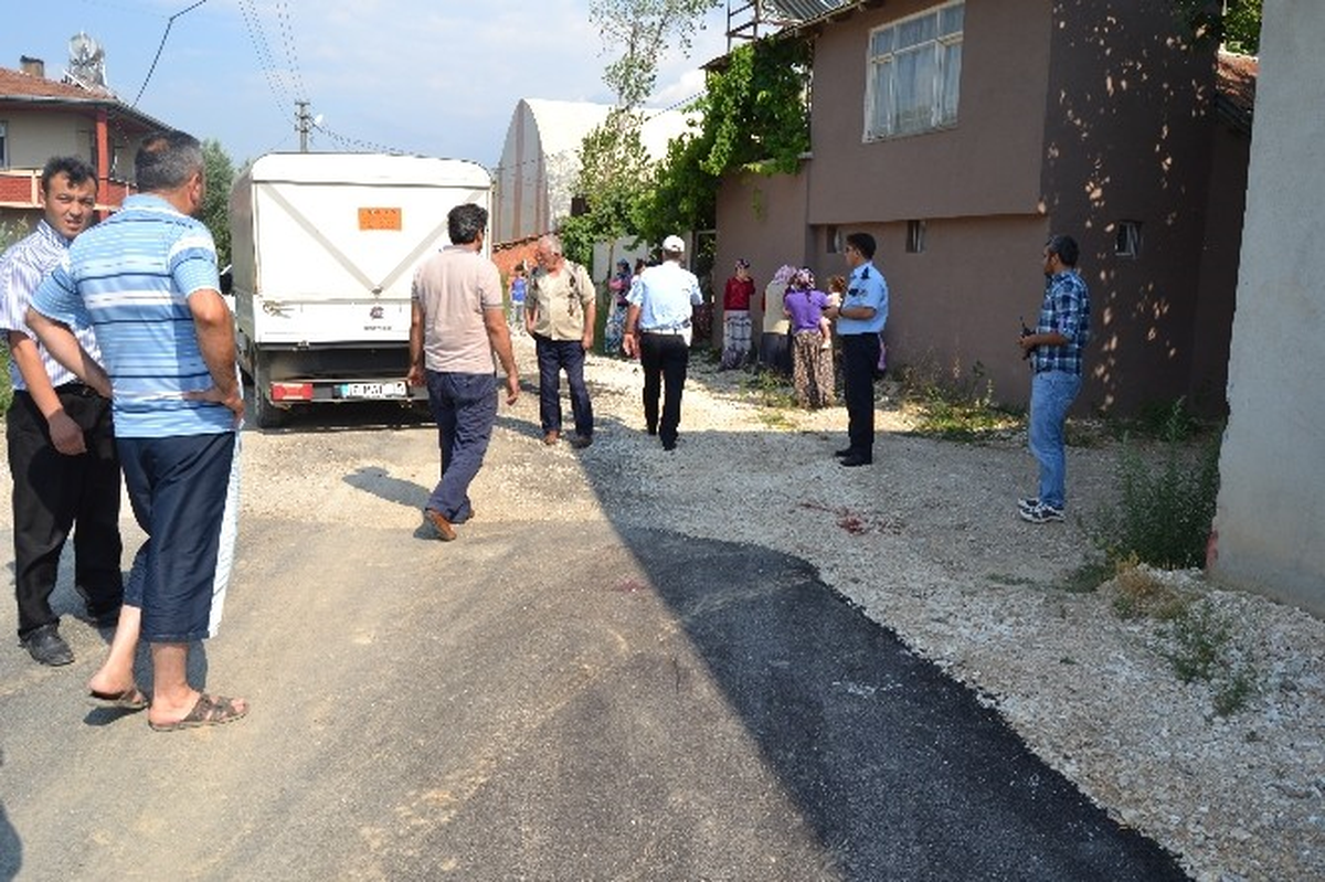 Kamyonetin Altında Kalan Yaşlı Kadın Hayatı Kaybetti