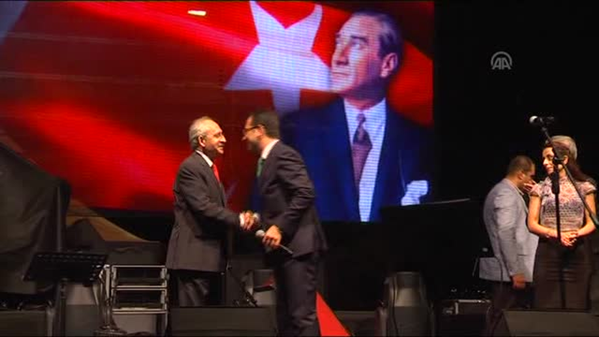 Kılıçdaroğlu, Gürpınar Sahili\'nde halka hitap etti -