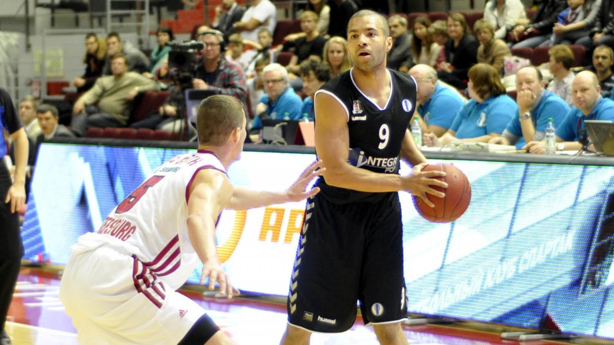 Lofton Beşiktaş\'ta Kaldı
