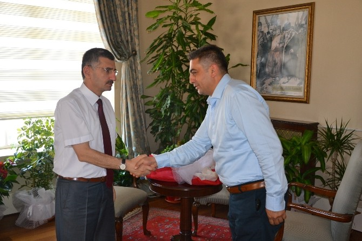 MHP İl Yönetimi Vali Bektaş\'ı Ziyaret Etti