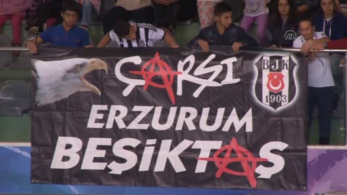 Erzurum\'da Millilerden Buz Pateni Şovu