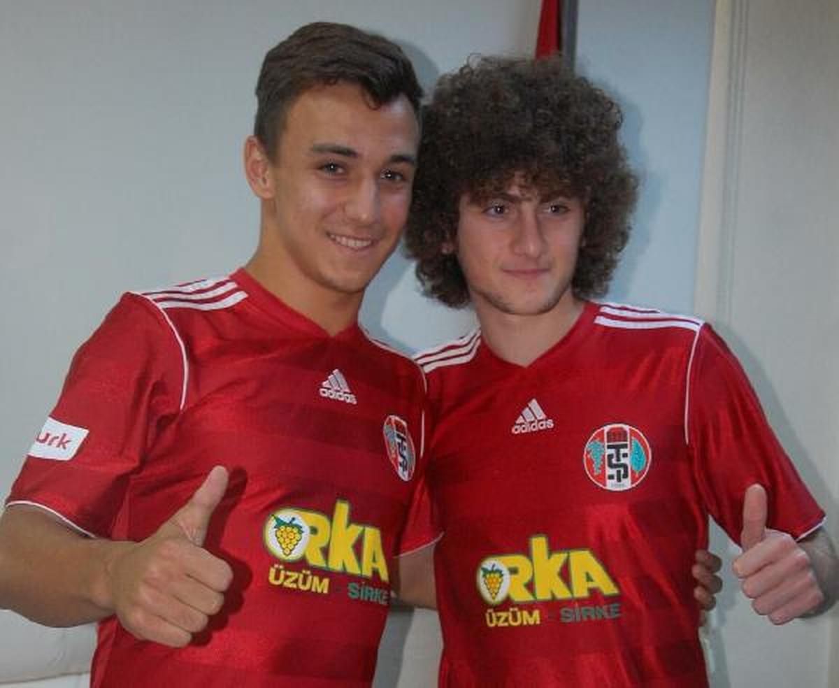 Oğuz Mataracı\'nın Avrupa\'ya Transferi Turgutlu\'da Sevinçle Karşılandı