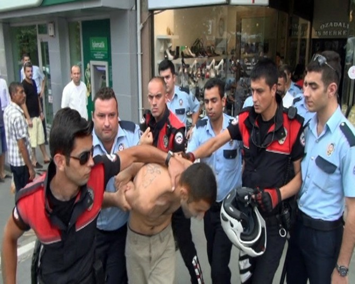 Parasını Alamayınca İş Yerinin Kapısına Dayandı