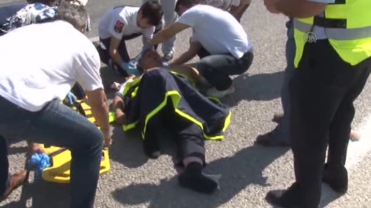 Polis memuru, otomobilin çarpması sonucu yaralandı -