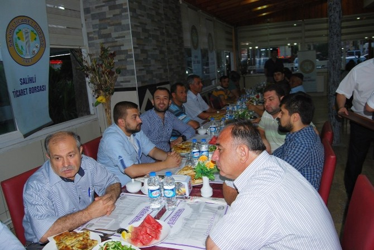 Salihli Ticaret Borsası\'ndan Kula\'da İftar Yemeği