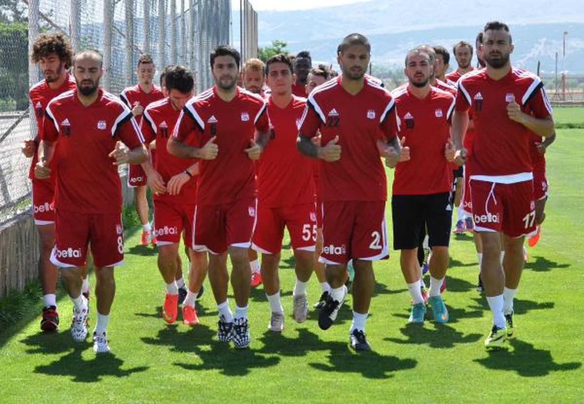 Sivasspor\'da Yeni Sezon Hazırlıkları Sürüyor