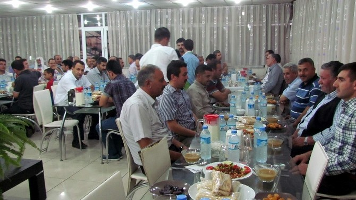 Siverek Din-Bir-Sen\'den İftar Yemeği