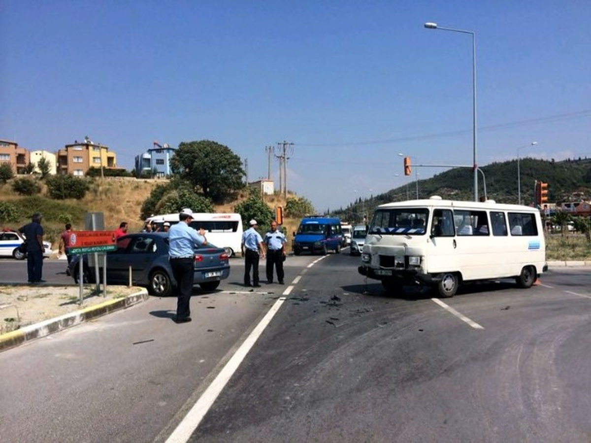 Söke\'de Trafik Kazası: 3 Yaralı