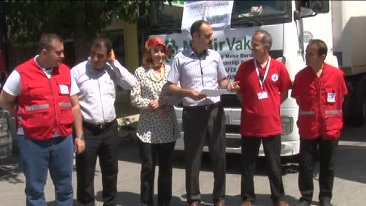 Telafer\'e 3 tır yardım gönderildi -