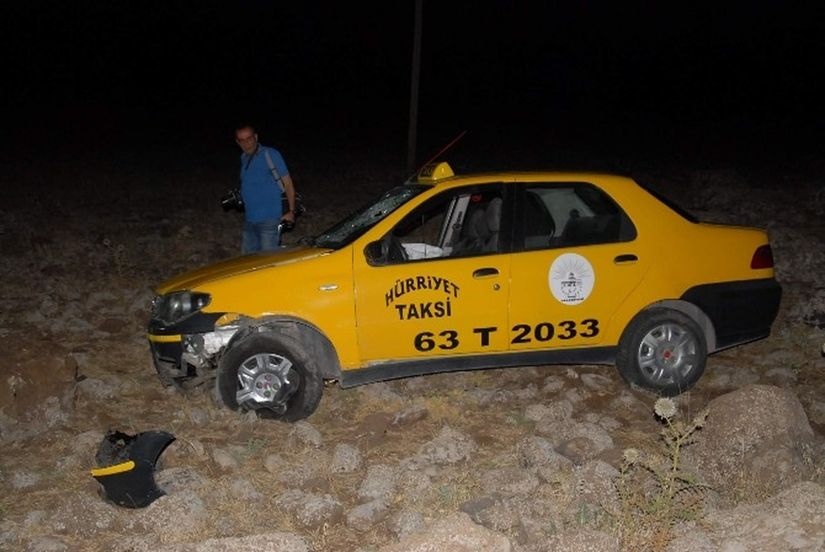 Ticari Araç Taşlık Alana Uçtu: 2 Yaralı