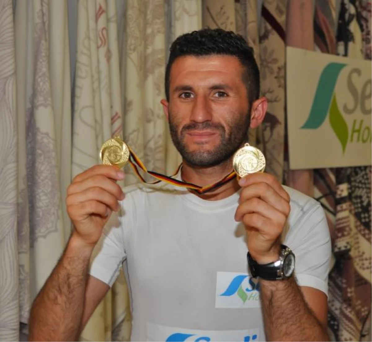 Ultra Maratoncu Akın Yeniceli\'den Altın Madalya
