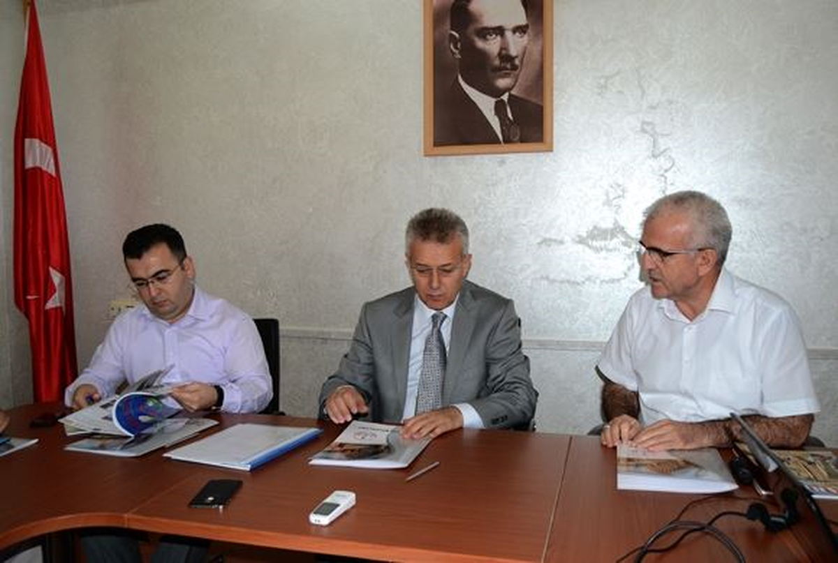 Vali Taşkesen, Milli Eğitim Müdürlüğünü Ziyaret Etti