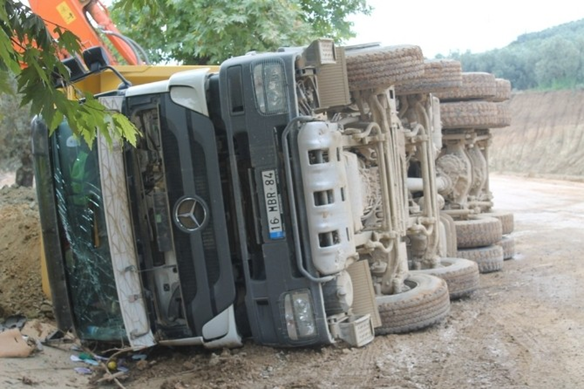 İstanbul-İzmir Karayolu Çalışmasında Facia Kıl Payı Atlatıldı