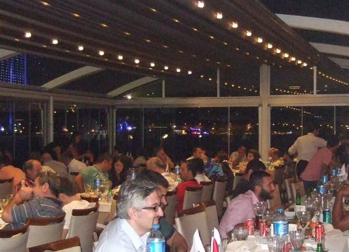 Yurtbay, İftar Yemeğinde Bayileri ve Çalışanlarıyla Bir Araya Geldi