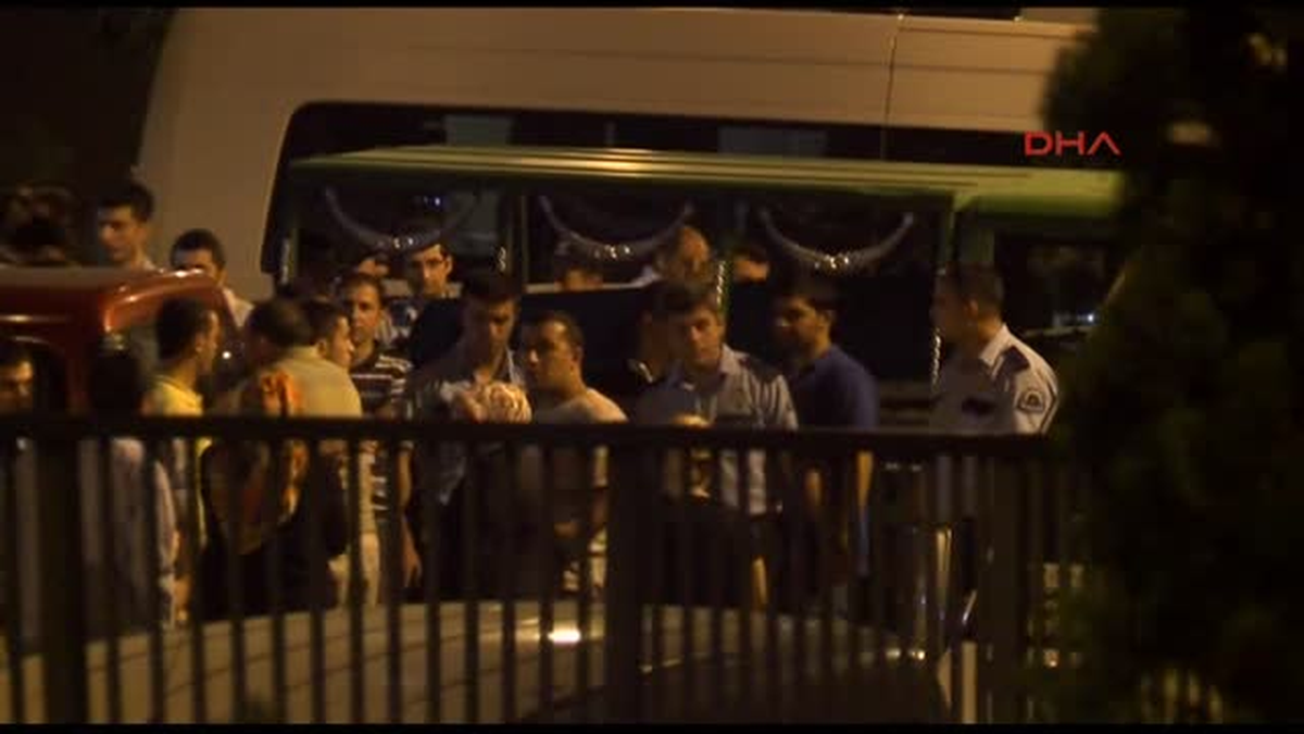 İstanbul\'da 8 Ay Önce Evlendiği Eşini Öldürdü