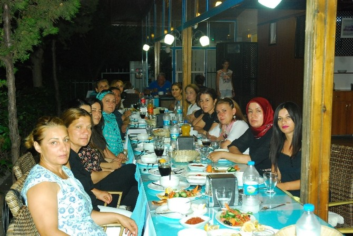 Ak Partili Kadınlar İftarda Bir Araya Geldi