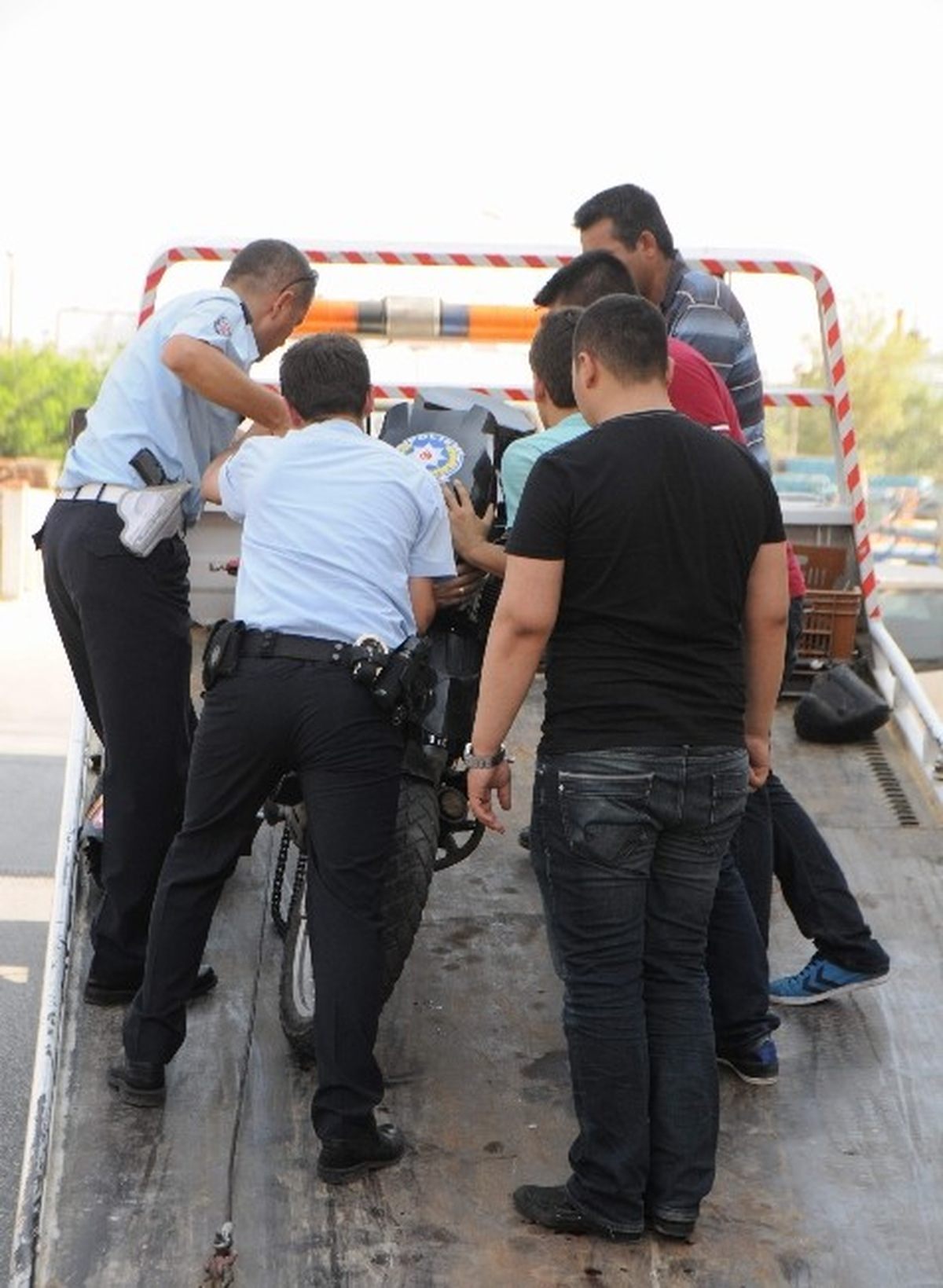 Antalya\'da Trafik Kazası: 2 Polis Yaralı
