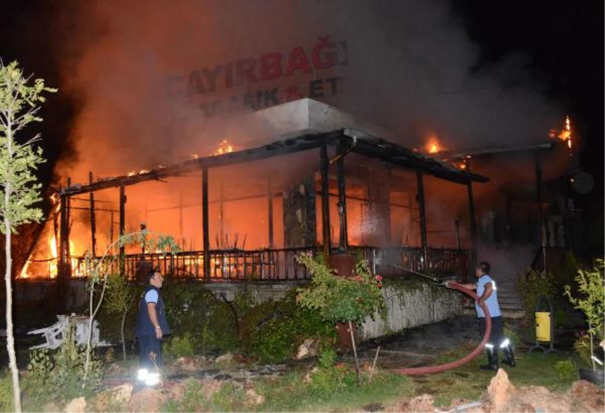 Mangal Ateşi Restoranı Yaktı