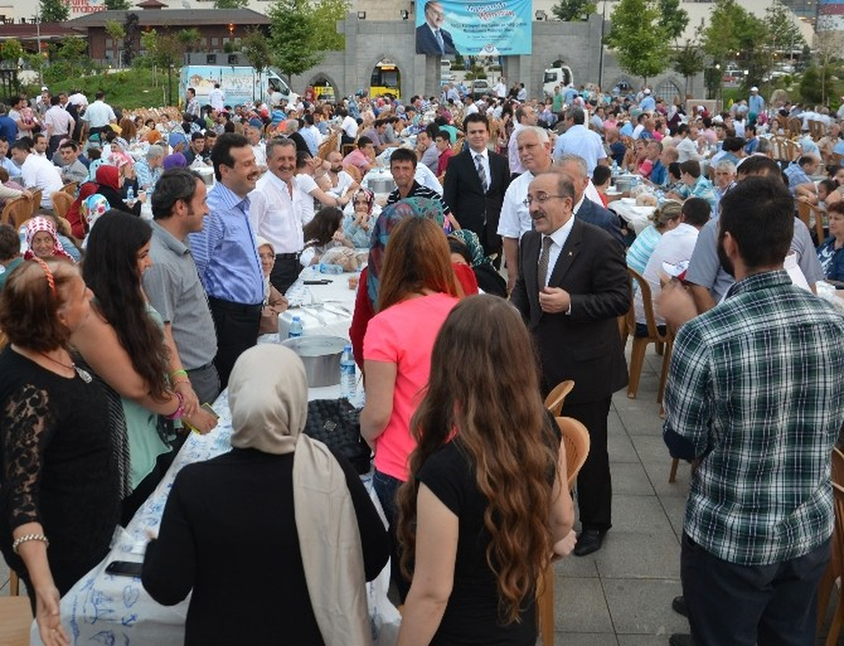 Trabzon Büyükşehir Belediye Personeli İftarda Buluştu