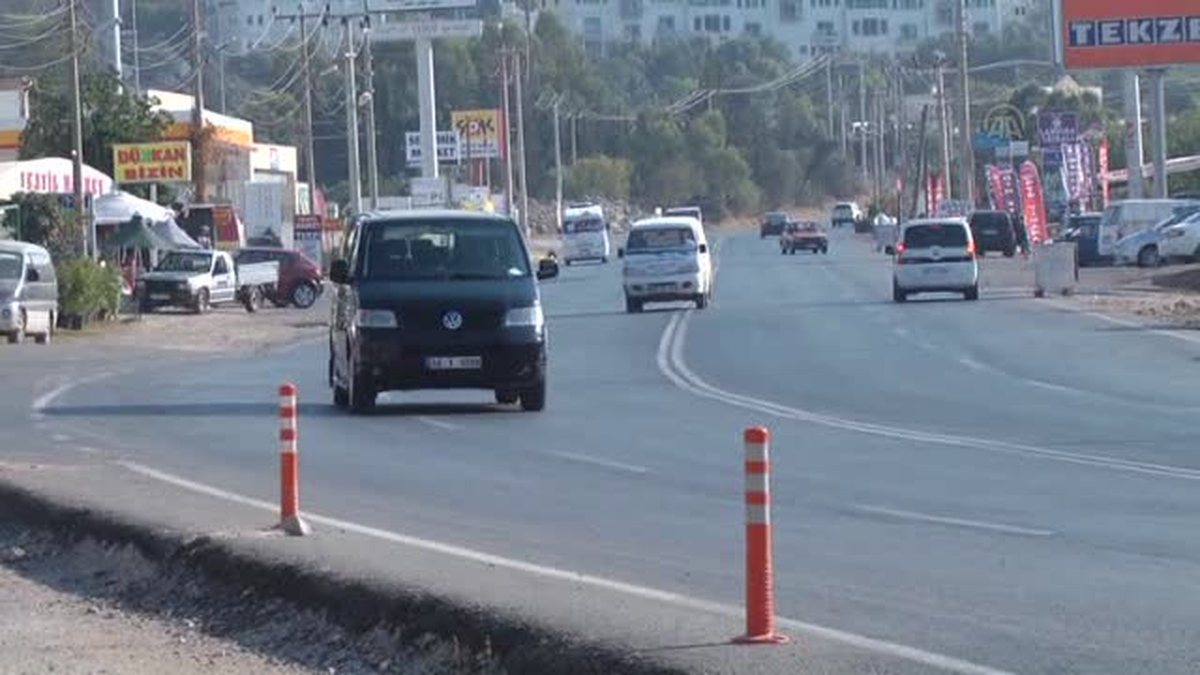Bodrum\'da yol kapatma eylemi -
