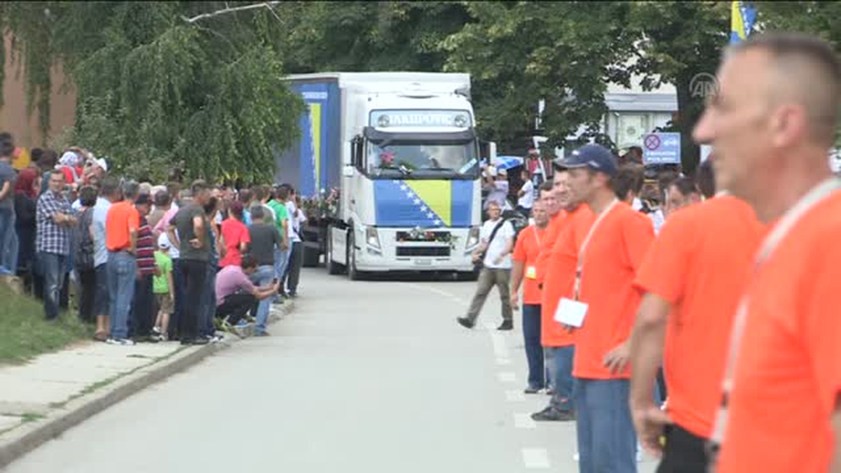 Bosna\'daki savaşın 284 kurbanı daha son yolculuğuna uğurlanıyor -