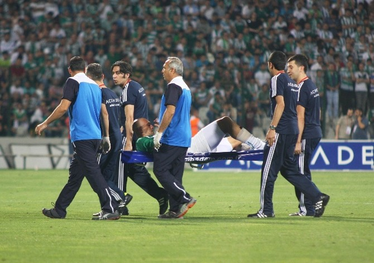 Bursaspor\'da Fernandao En Az 10 Gün Takımdan Ayrı Kalacak