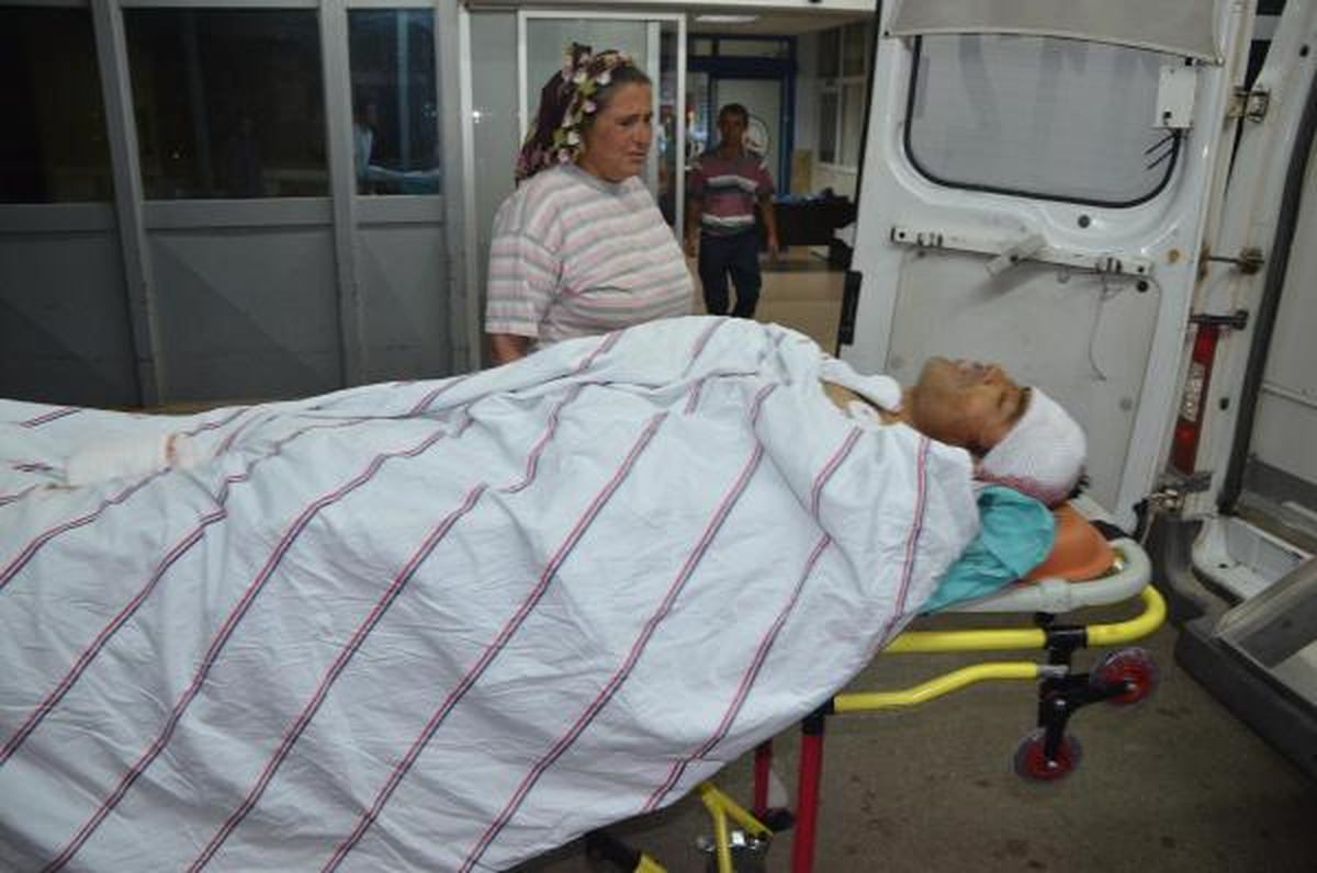 Cinnet Geçirdi, 3 Kişiyi Yaraladıktan Sonra İntihara Kalkıştı