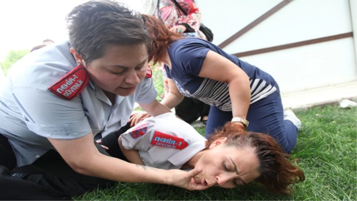 İnşaat İşçileri Devlet Tiyatrosu Çalışanlarına Saldırdı: 4 Yaralı