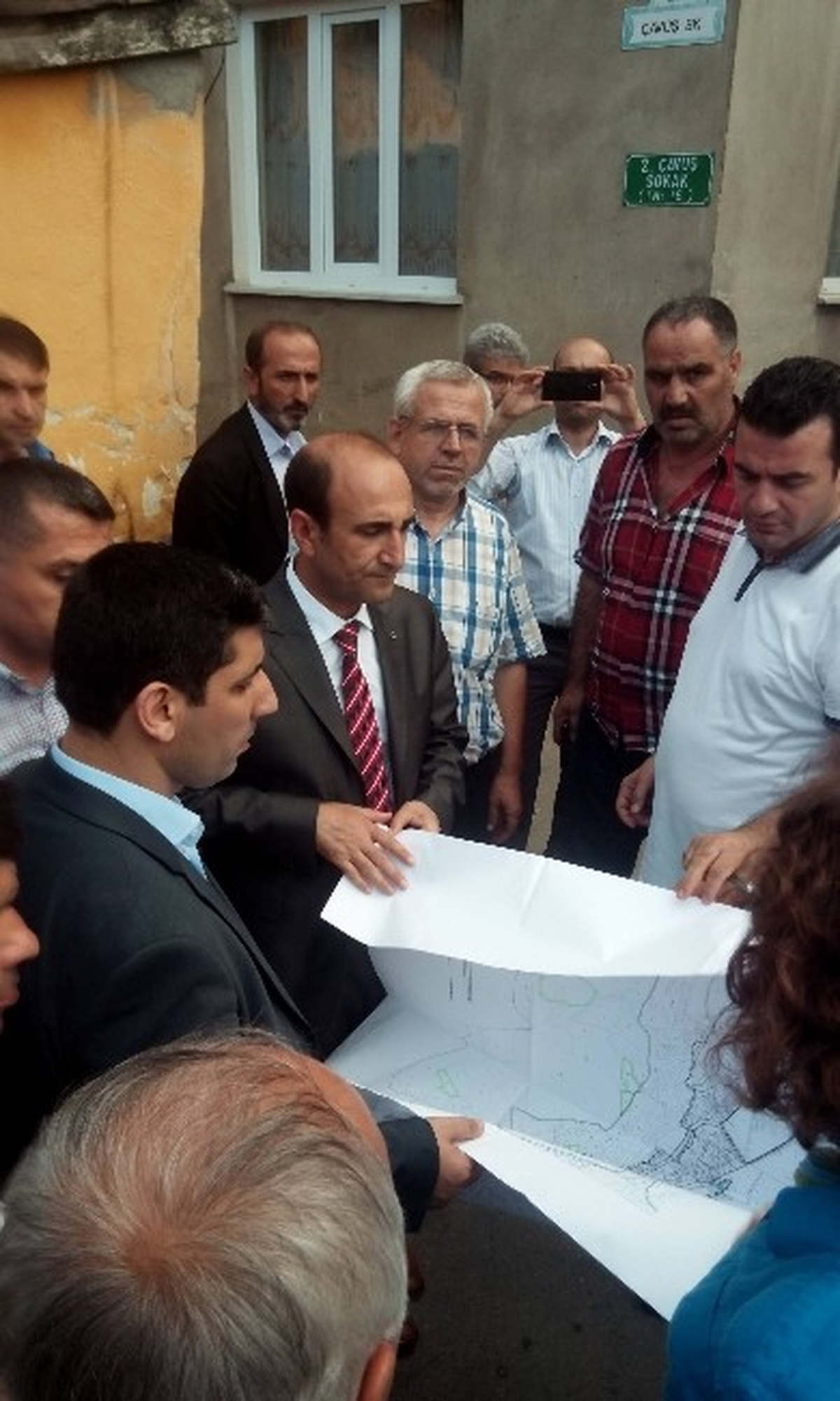 Edebali Sokak Sokak Gezerek Mahallenin Sıkıntılarını Dinledi