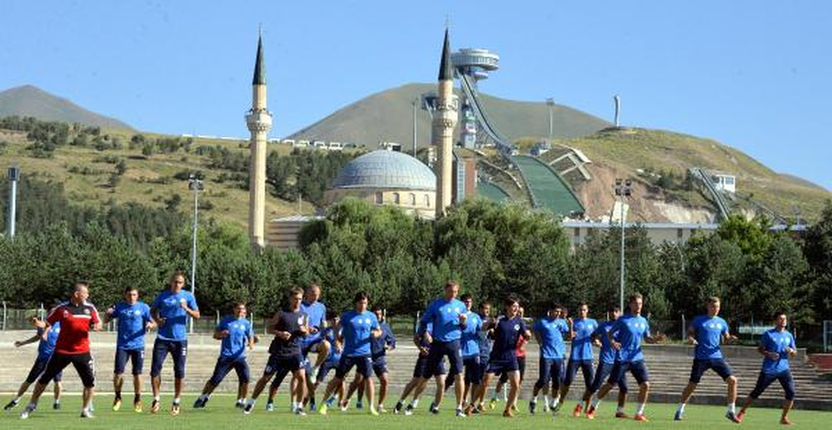 Ermenistan\'ın Süper Lig Takımı Erzurum\'da Kampta