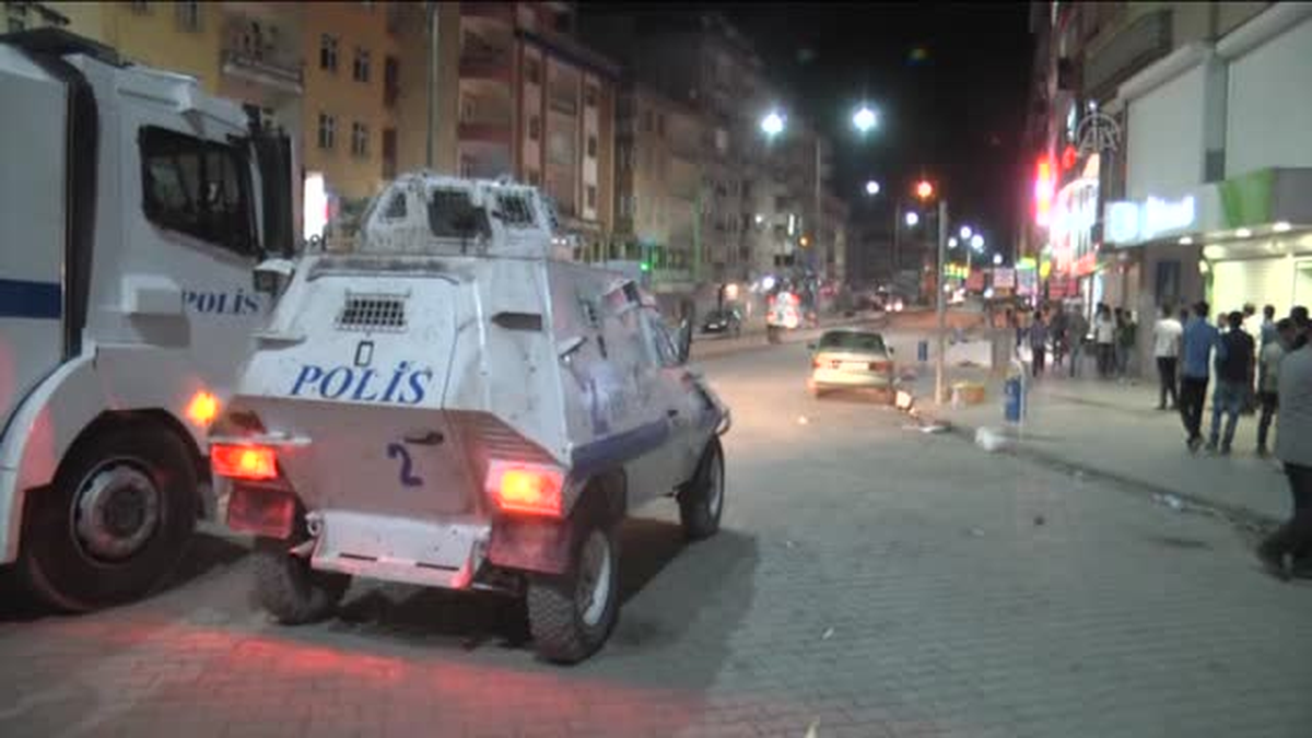 Hakkari\'de 2 Aşiret Birbirine Girdi: 4 Yaralı