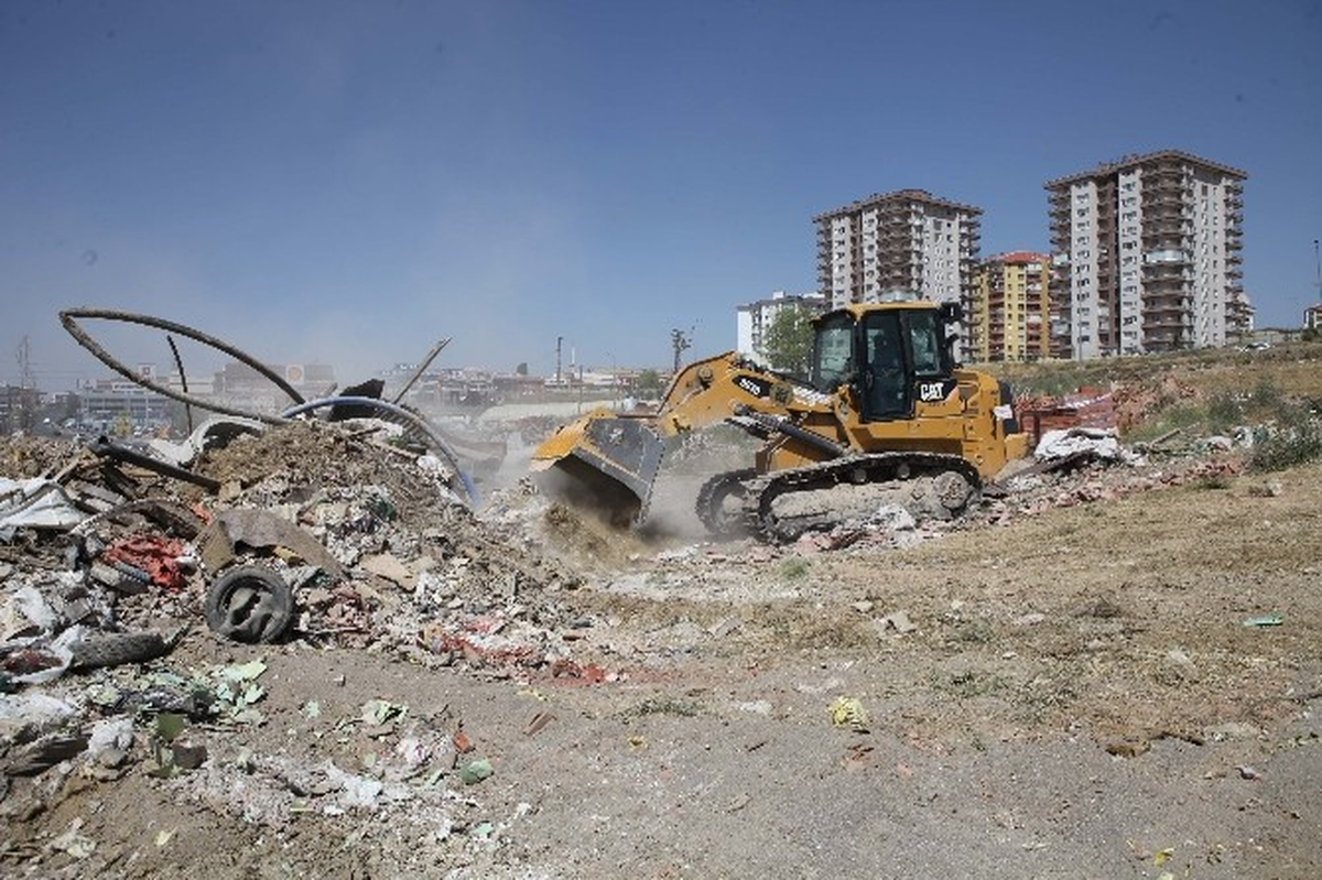 İnşaat Malzemeleri Satan Ardiyecilerin Alanları Düzenledi