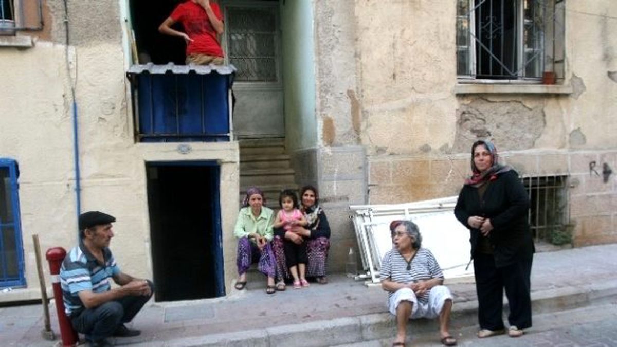 İzmir\'de Deprem Paniği