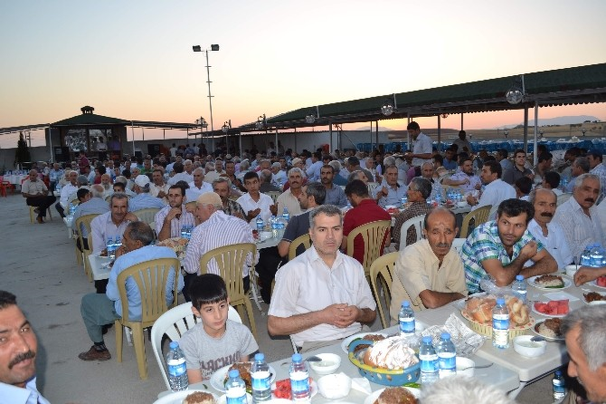 Kahta Belediyesi Vatandaşlara İftar Yemeği Verdi