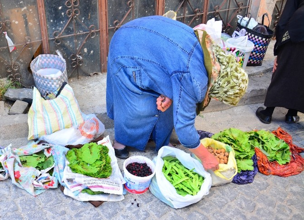Karadut Pekmezi Baldan Pahalı