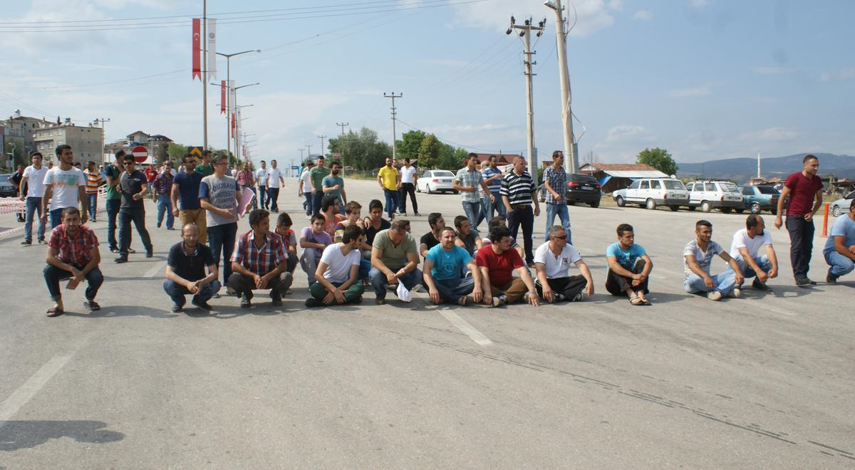 Kazaların Sık Yaşandığı Kavşakta Eylem Yaptılar