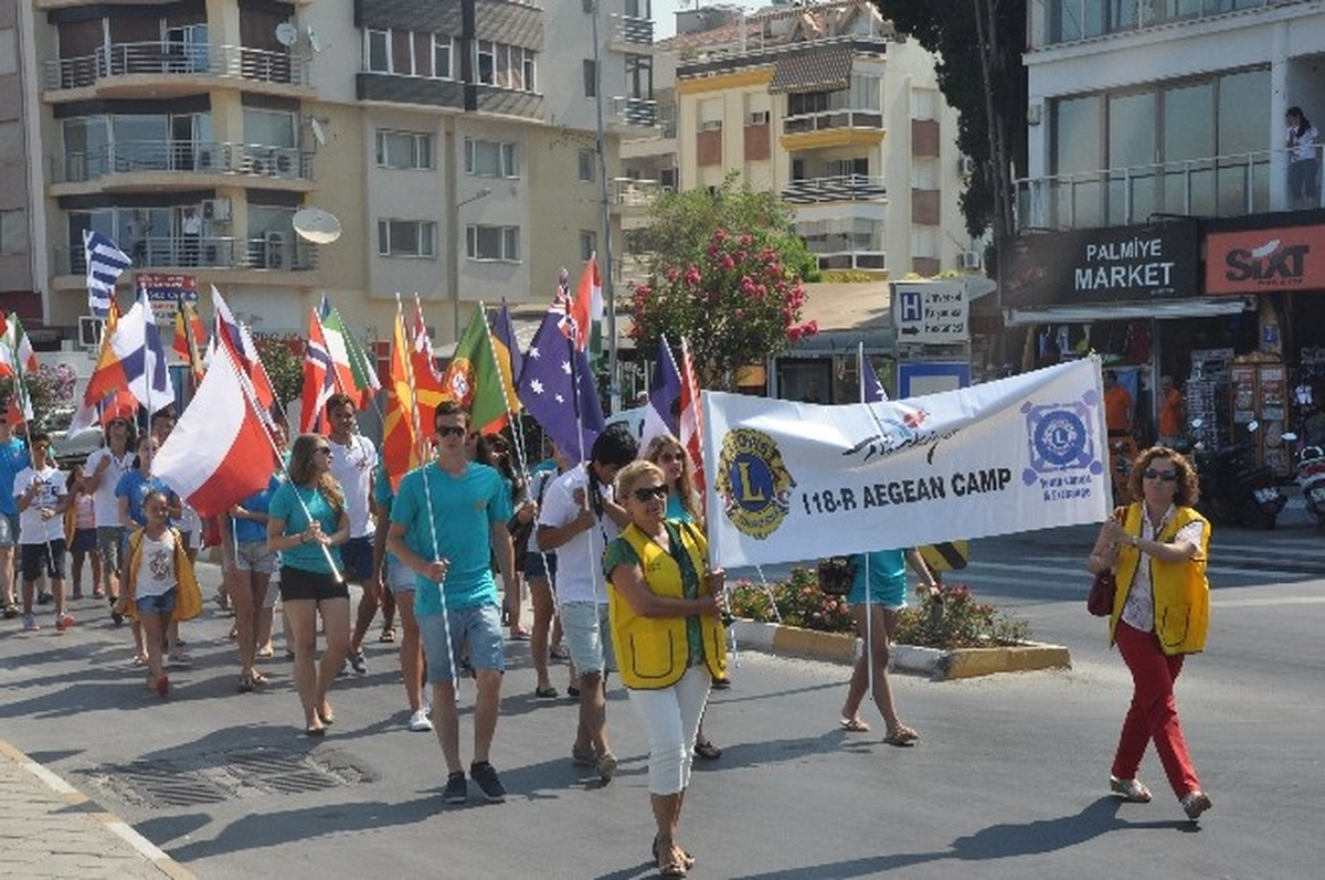 Konuk Öğrenciler Kuşadası\'nda