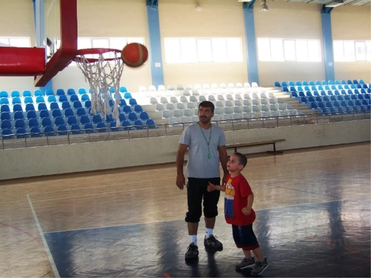 Korkuteli\'nde Basketbol Kursuna Yoğun İlgi