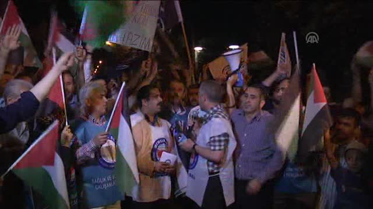 Memur-Sen üyeleri, saldırıyı, İsrail\'in Ankara Büyükelçiliği konutu yakınında protesto etti -