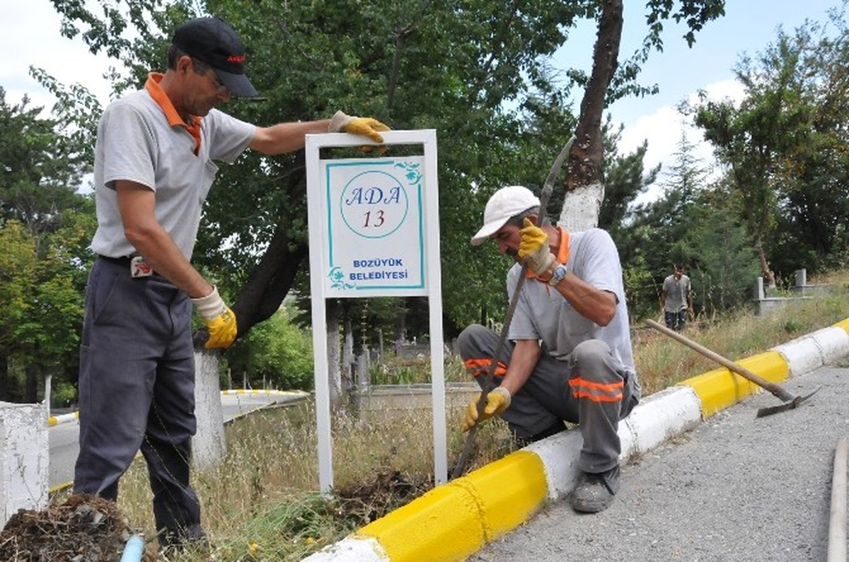 Mezarlıkta Bayram İçin Çalışmalar Başladı