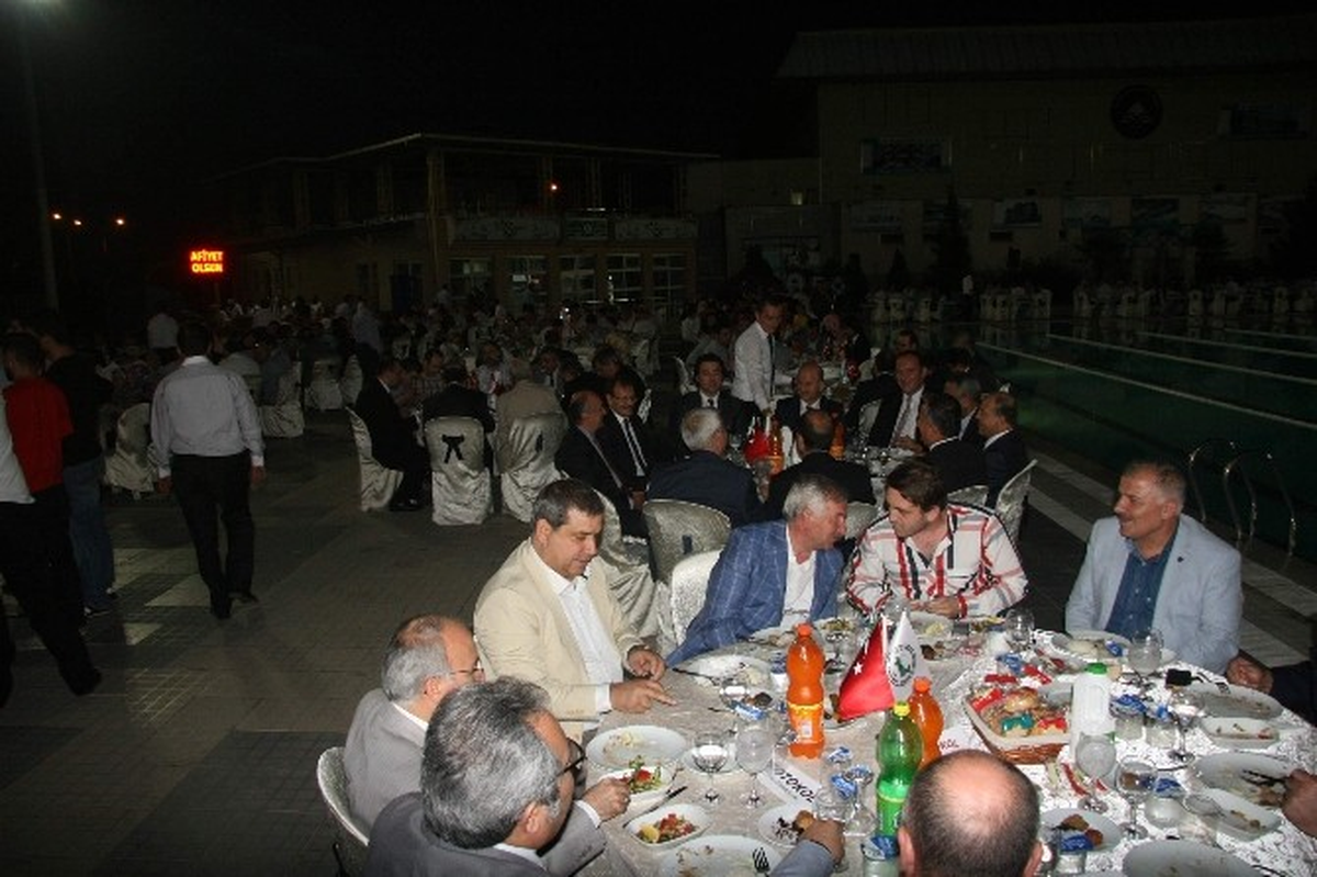 Müezzinoğlu: "Müslümanlar Bir ve Beraber Olmadığı Sürece Korkarım Ki Bu Sıkıntılar Devam Edecektir"