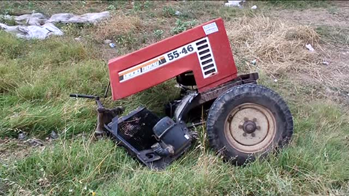 Otomobille traktör çarpıştı: 4 yaralı -