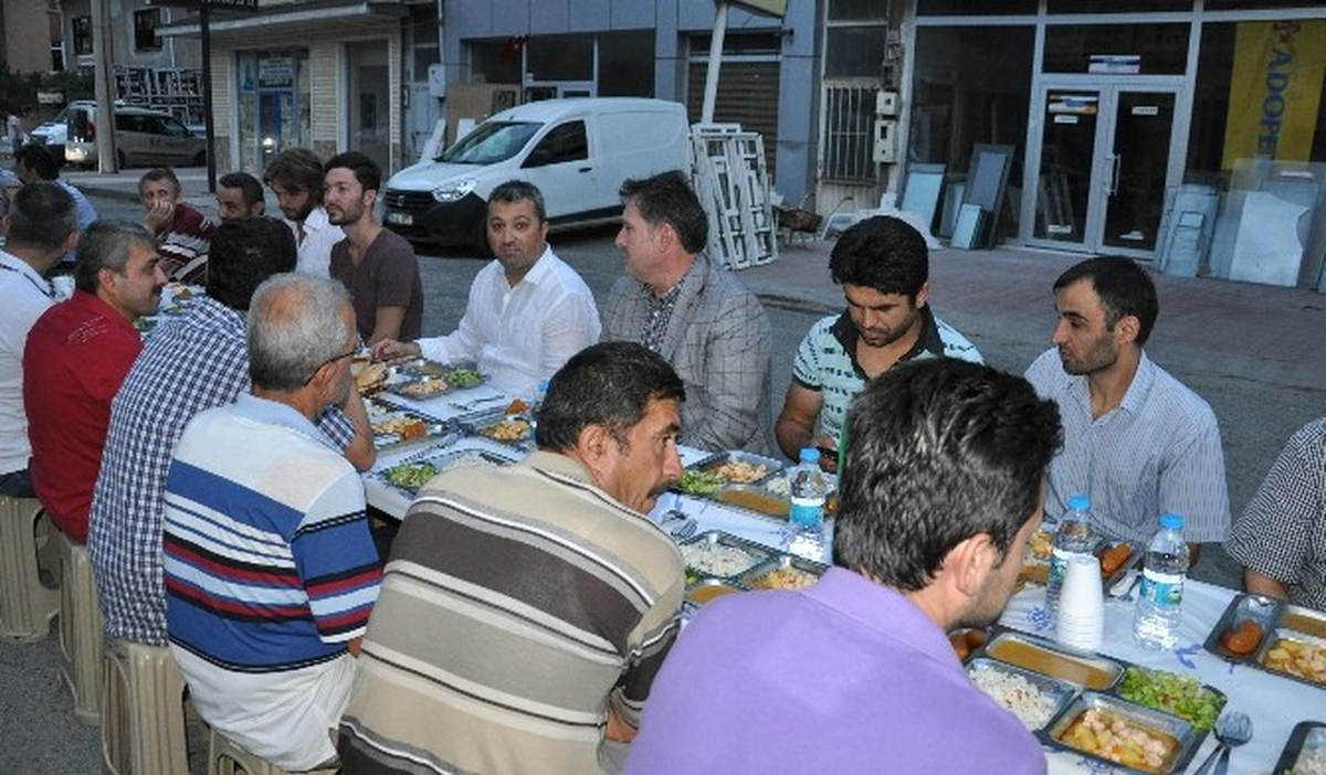 Sanayi Esnafından İftar Sofrası