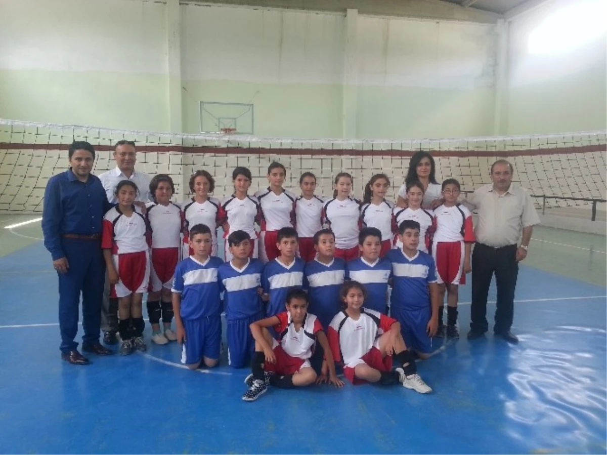 Seyitgazi\'de Voleybol Gelişiyor