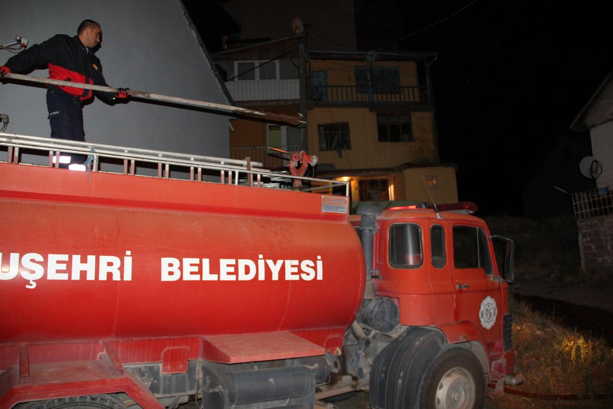 Suşehri\'de Odunluk Yangını