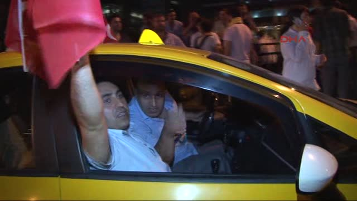 Taksicilerden İsrail Başkonsolosluğu Önünde Eylem