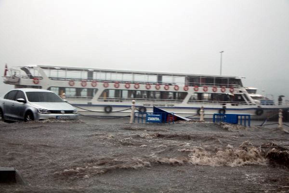 Üsküdar'da Kara ile Deniz Yine Birleşti